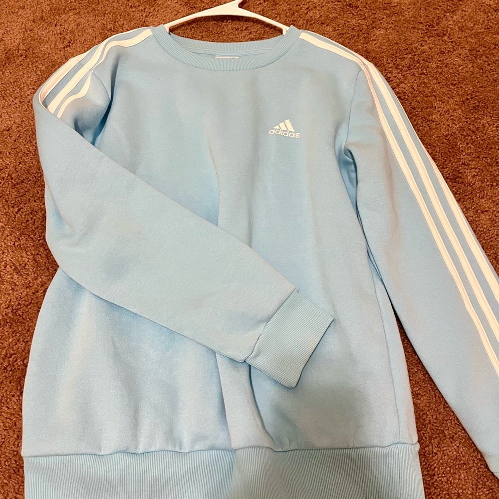 size medium adidas crewneck, hardly worn